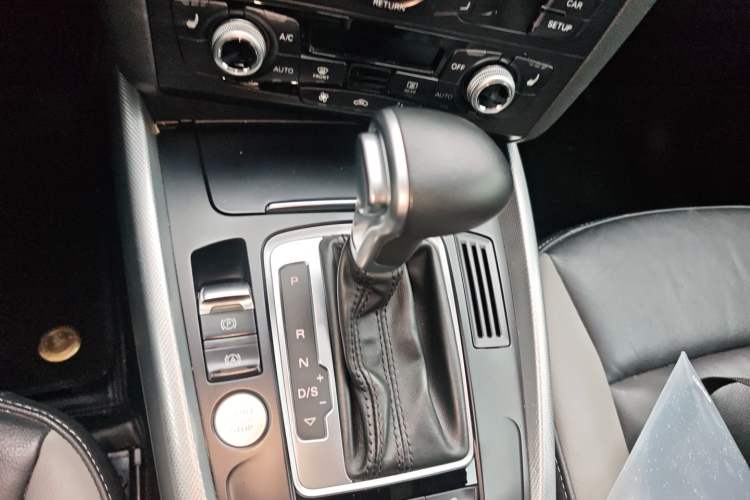 Used Audi Q5 2017 Plus 40 TFSI Technology Model Gear Lever