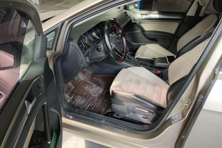 Used Volkswagen Golf 2017 230TSI Automatic Luxury Million-Vehicle Commemorative Edition