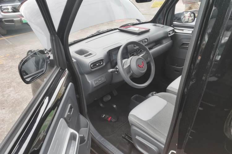 Used Wuling Zhiguang New Energy 2025 Model 305km Ambitious Edition
