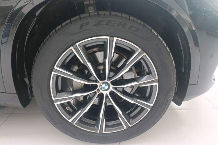 Used BMW X5 2022 xDrive 30Li Luxury M Sport Package
