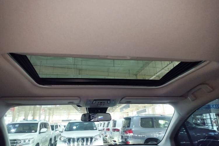 Used Toyota SIENNA 2024 2.5L Hybrid Comfort Edition Headliner