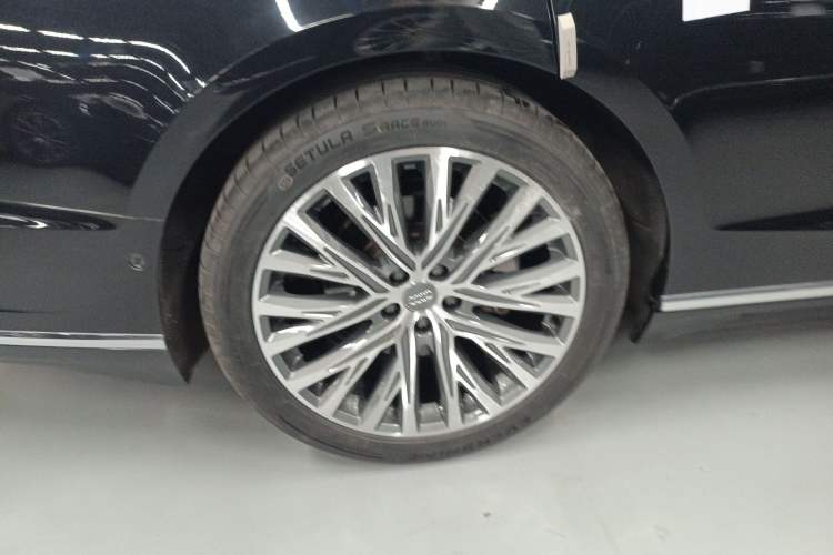 Used Audi A8 2019 Facelifted Plus A8L 50 TFSI quattro Luxury Edition Right Rear Wheel Hub