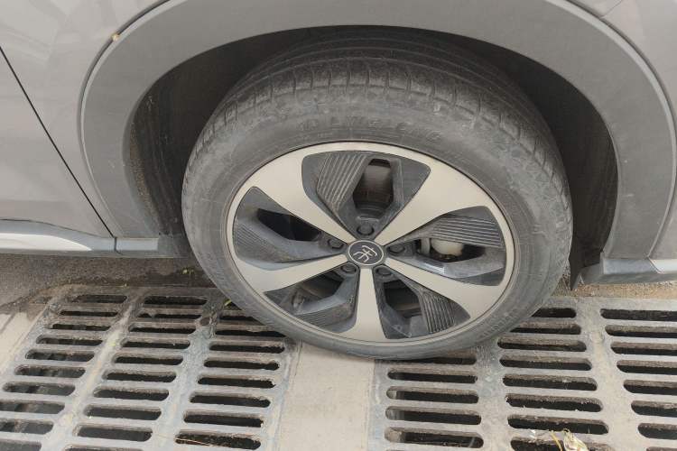 Used BYD Song PLUS New Energy 2021 DM-i 110KM Flagship Model Right Front Wheel Hub