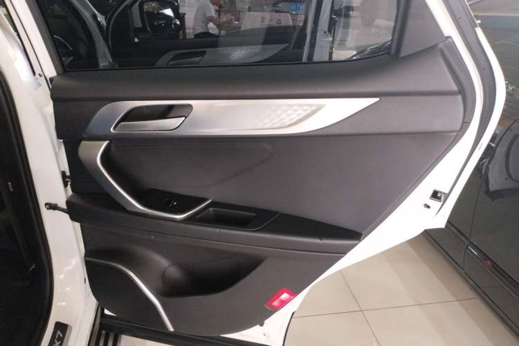 Used Soueast DX7 2018 Prime 1.5T Automatic Smart Connect Starry Sky Edition China V Standard