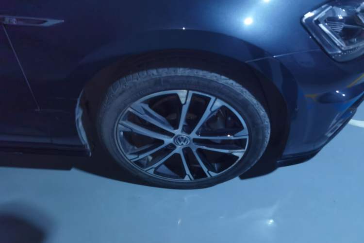 Used Volkswagen Golf 2020 Charming Edition 280TSI DSG R-Line Right Front Wheel Hub