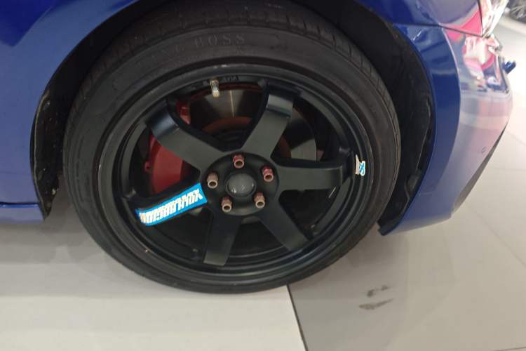 Used Lexus IS 2017 300 F SPORT Edition Right Front Wheel Hub