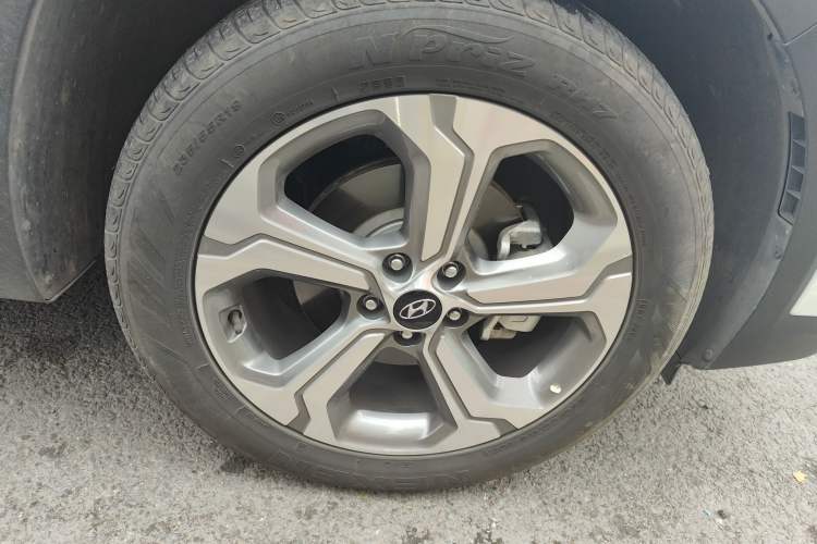 Used Hyundai Santa Fe 2023 Traveler 380T GDi Automatic All-Wheel Drive GLX HTRAC Elite Edition Right Front Wheel Hub