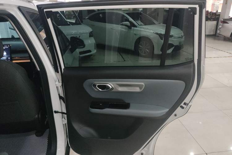 Used AION Y 2023 Plus 610 Enjoy Edition