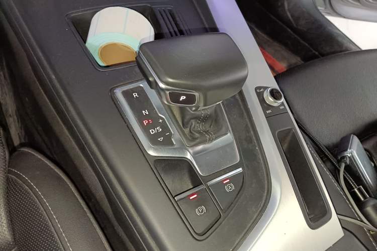 Used Audi A4L 2022 40 TFSI Fashion Dynamic Model Gear Lever