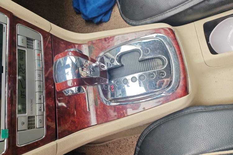 Used Volkswagen Passat 2009 2.8L V6 Automatic Supreme Edition Gear Lever