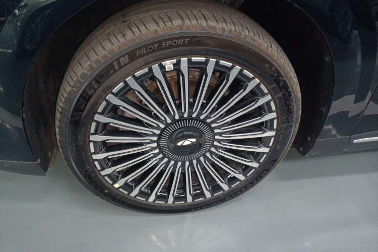 Used Chery T11 2026 Model 220 All-Wheel Drive Family Fun Edition Exterior 4