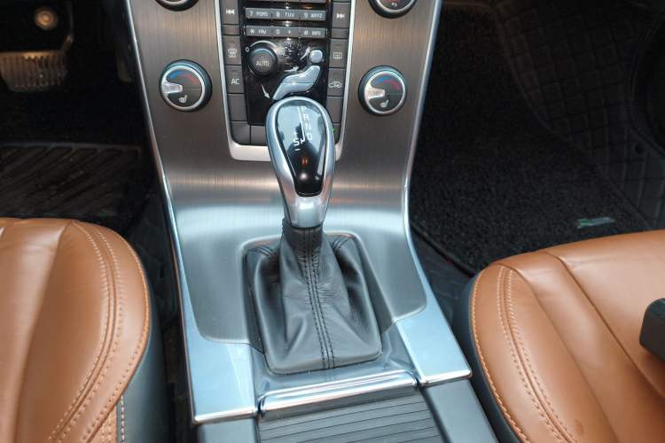 Used Volvo V60 2014 T5 Zhiya Edition