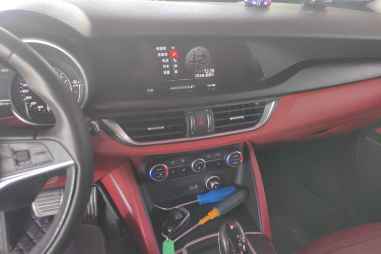 Used Alfa Romeo Stelvio 2017 2.0T 200HP Luxury Edition Audio And AC Panel