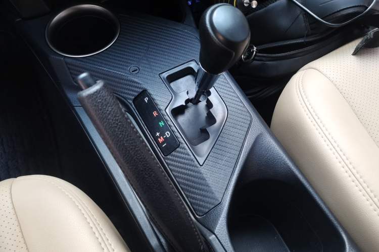 Used Toyota RAV4 2015 2.0L CVT Two-Wheel Drive Fashion Edition
