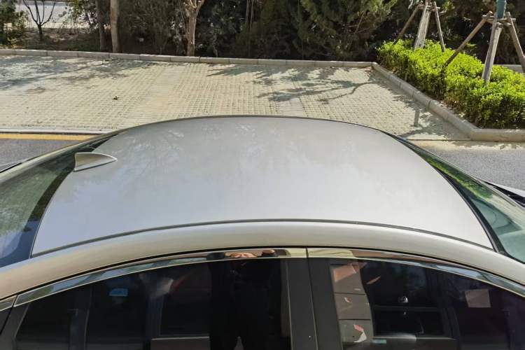 Used Hyundai Verna (older generation) 2014 1.4L Manual Smart GLS Trim Roof