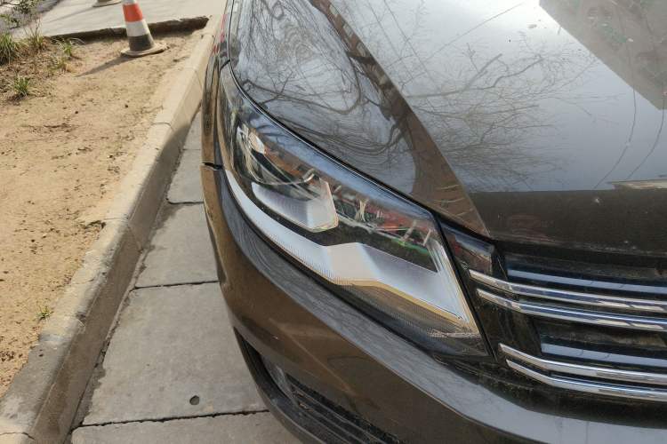 Used Volkswagen Tiguan 2015 1.8TSI Automatic Two-Wheel Drive Comfort Edition Right Front Headlight