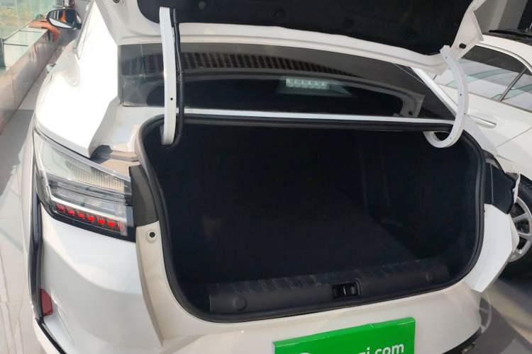 Used Dongfeng Aeolus Yixuan 2023 1.5L Automatic Glory Edition Trunk