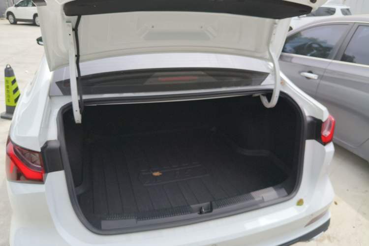 Used Roewe i5 2023 1.5L CVT Luxury Edition Trunk