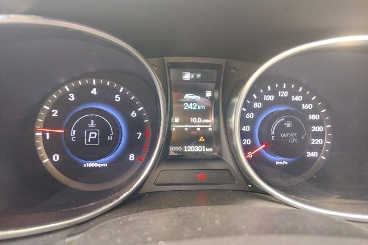 Used Hyundai Santa Fe 2013 2.4L Automatic 4x4 Smart Version
