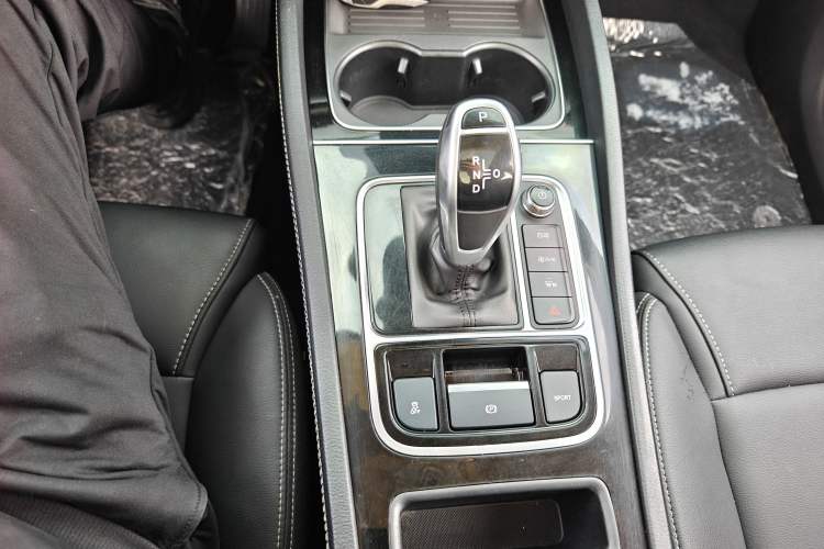 Used BYD Song MAX 2021 Upgraded Model 1.5T Automatic Prestige 7-Seater Gear Lever