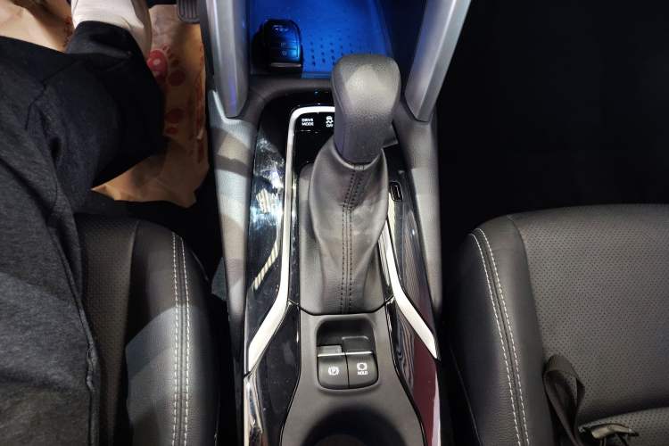 Used Toyota FRONTLANDER 2024 2.0L Smart Electric Hybrid Dual-Engine Luxury Edition