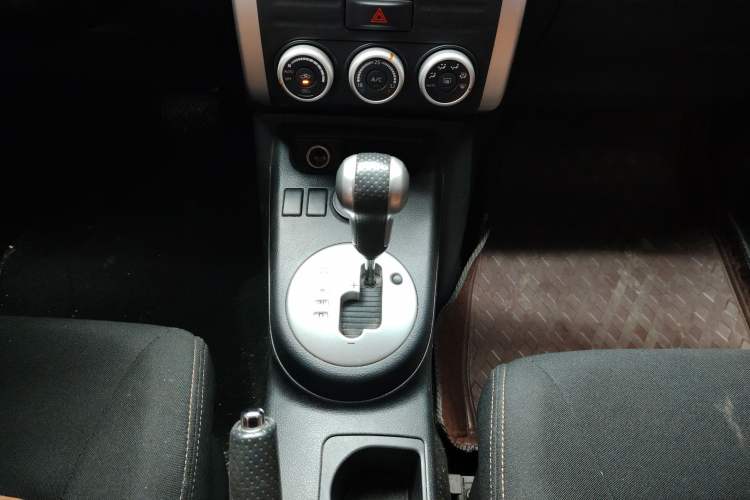 Used Dongfeng Fengdu MX6 2016 2.0L CVT Two-Wheel Drive All-Around Version
