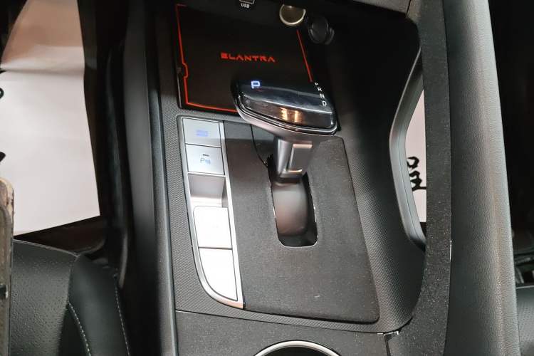 Used Hyundai Elantra 2021 1.5L CVT LUX Prestige Edition Gear Lever