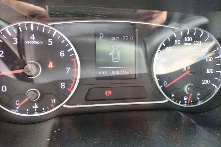 Used Land X7 2016 2.0T Panoramic Prestige Edition Odometer Close Up