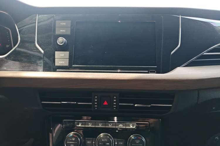 Used Volkswagen Passat 2019 330TSI Luxury Edition China VI Standard Audio And AC Panel