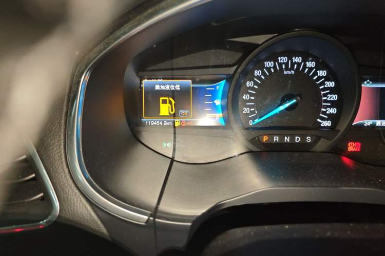 Used Ford Edge 2016 EcoBoost 245 Two-Wheel-Drive Titanium 7-Seater Odometer Close Up