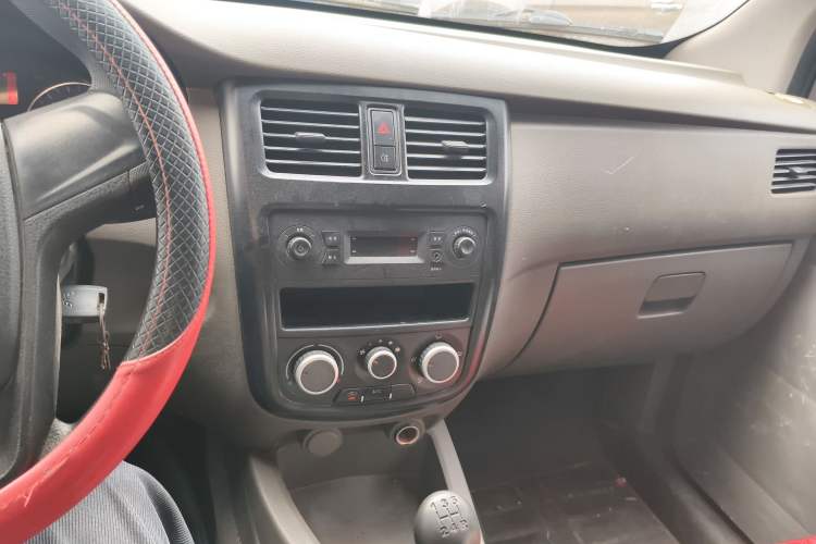 Used Wuling Rongguang V 2019 1.5L Van - Utility Model Audio And AC Panel