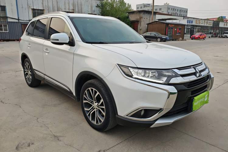 Used Mitsubishi Outlander 2018 2.0L Two-Wheel Drive Glory Edition 5 Seats Exterior 1