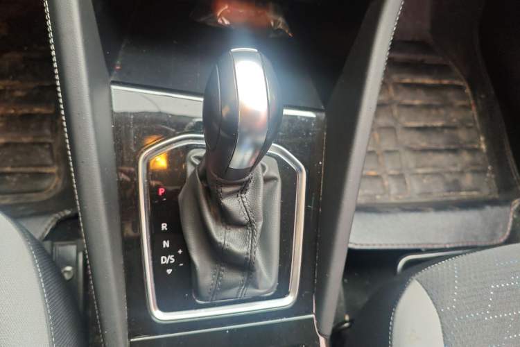 Used Jetta VS5 2023 280TSI Automatic Trend Edition Gear Lever