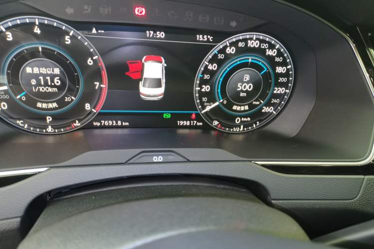 Used Volkswagen Magotan 2017 330TSI DSG Luxury Model Odometer Close Up