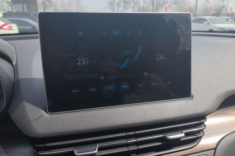 Used Hongqi E-QM5 2022 431 km Charge & Enjoy Edition