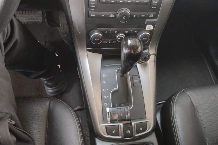 Used Chevrolet Captiva 2015 2.4L 4x4 Flagship Edition 7-Seater Gear Lever