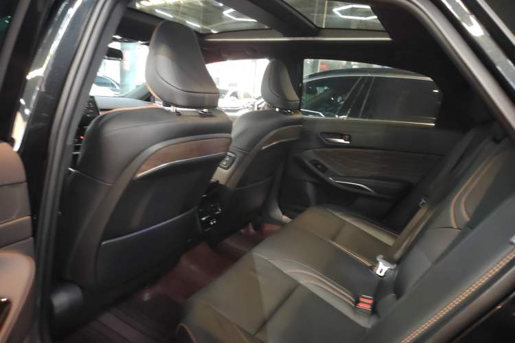 Used Toyota Avalon 2024 Dual-Motor 2.0L Luxury Edition
