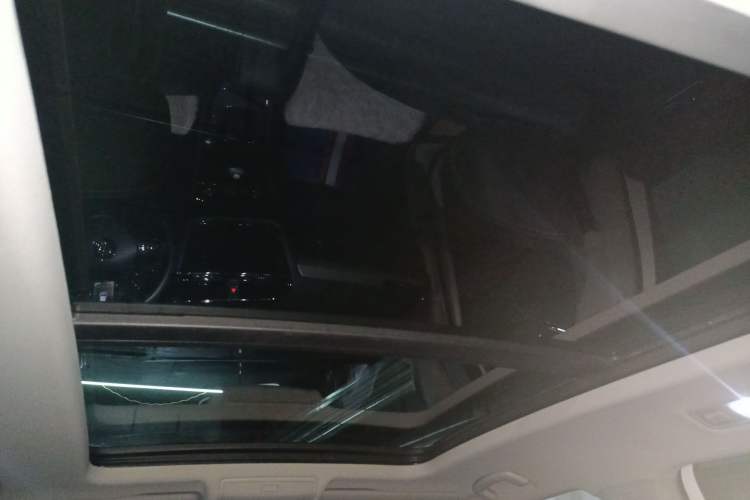 Used Volkswagen Tiguan L 2020 330TSI Automatic Two-Wheel Drive Smart Luxury Edition China VI Standard
