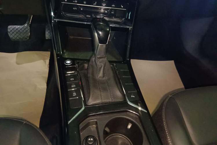 Used Volkswagen Passat 2022 330TSI Starry Elite Edition Gear Lever