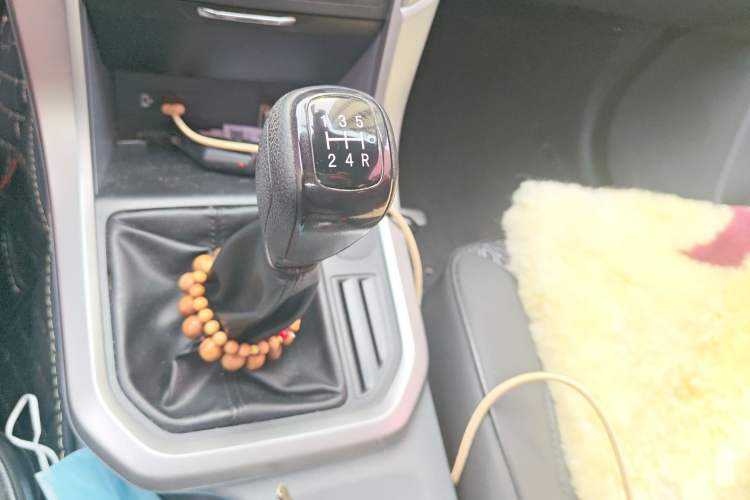 Used SAIC MAXUS T60 2017 2.4L Gasoline Manual Transmission Two-Wheel Drive High Ground Clearance Comfort Edition Standard Cabin
