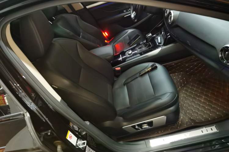 Used Wey VV7 2017 2.0T Flagship Model Right Front Seat