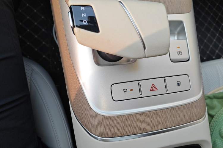 Used CHANGAN NEVO A05 2024 Truly Delicious Version 145 Beyond-Excellent Type Gear Lever