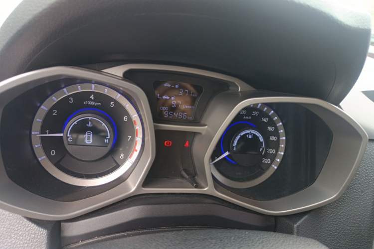 Used JAC Group Refine S3 2014 1.5L Manual Luxury Smart Model Odometer Close Up