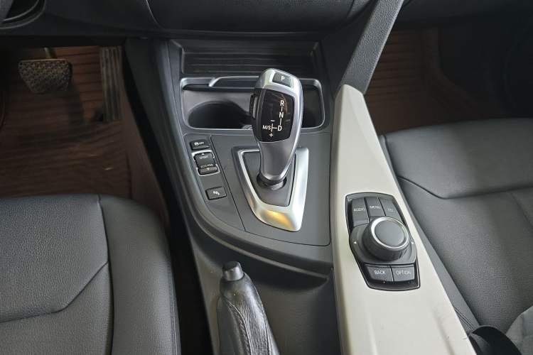 Used BMW 3 Series 2016 320Li Ambition Model
