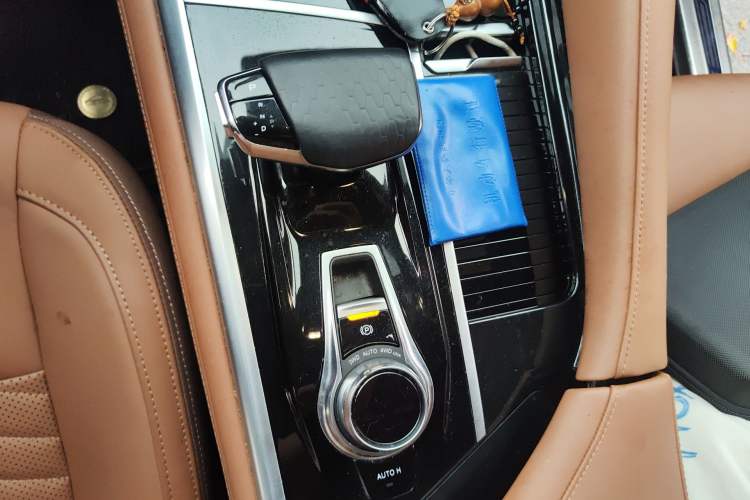 Used CHANGAN CS95 2023 2.0T All-Wheel Drive Premium PLUS Gear Lever