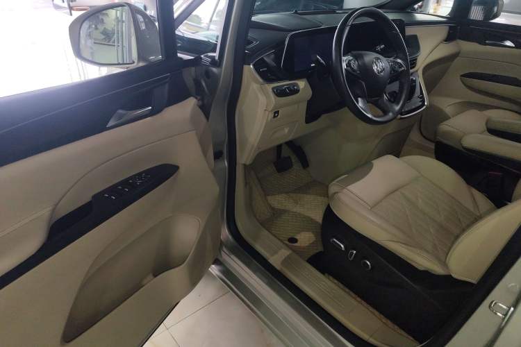 Used Buick GL8 2022 ES Land Cruiser 653T Luxury Model Driver Seat