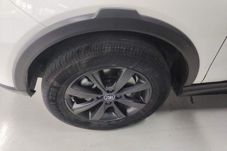 Used BYD Yuan New Energy 2019 EV535 Smart Connect Trendsetting Model Left Front Wheel Hub