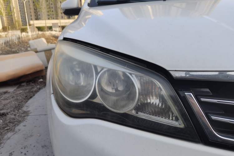 Used Roewe 350 2014 1.5L Automatic Xunda Edition Right Front Headlight