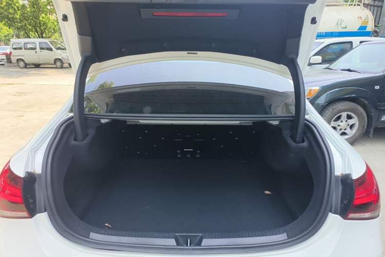 Used Mercedes-Benz A-Class 2022 Revised Version A 200 L Sport Sedan Fashionable Style