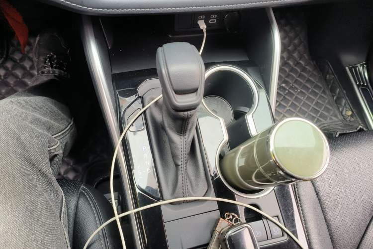 Used Toyota Highlander 2023 2.5L Smart Electric Hybrid Dual-Engine 4x4 Elite Edition 7 Seats Gear Lever